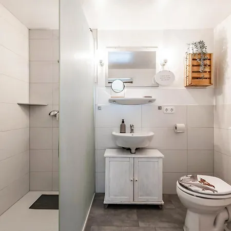 Huus Op Land *